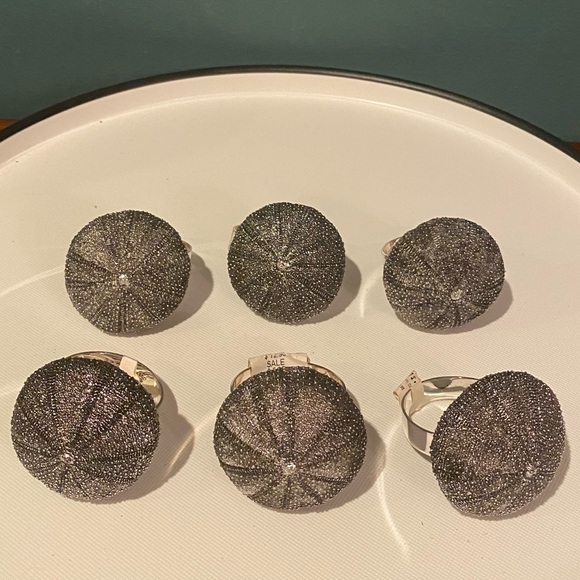 Set of 6 NWT Pottery Barn Sea Urchin Napkin Rings - Picture 1 of 6